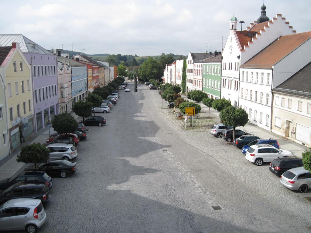 Hotel Am Marktplatz Gangkofen Exterior photo